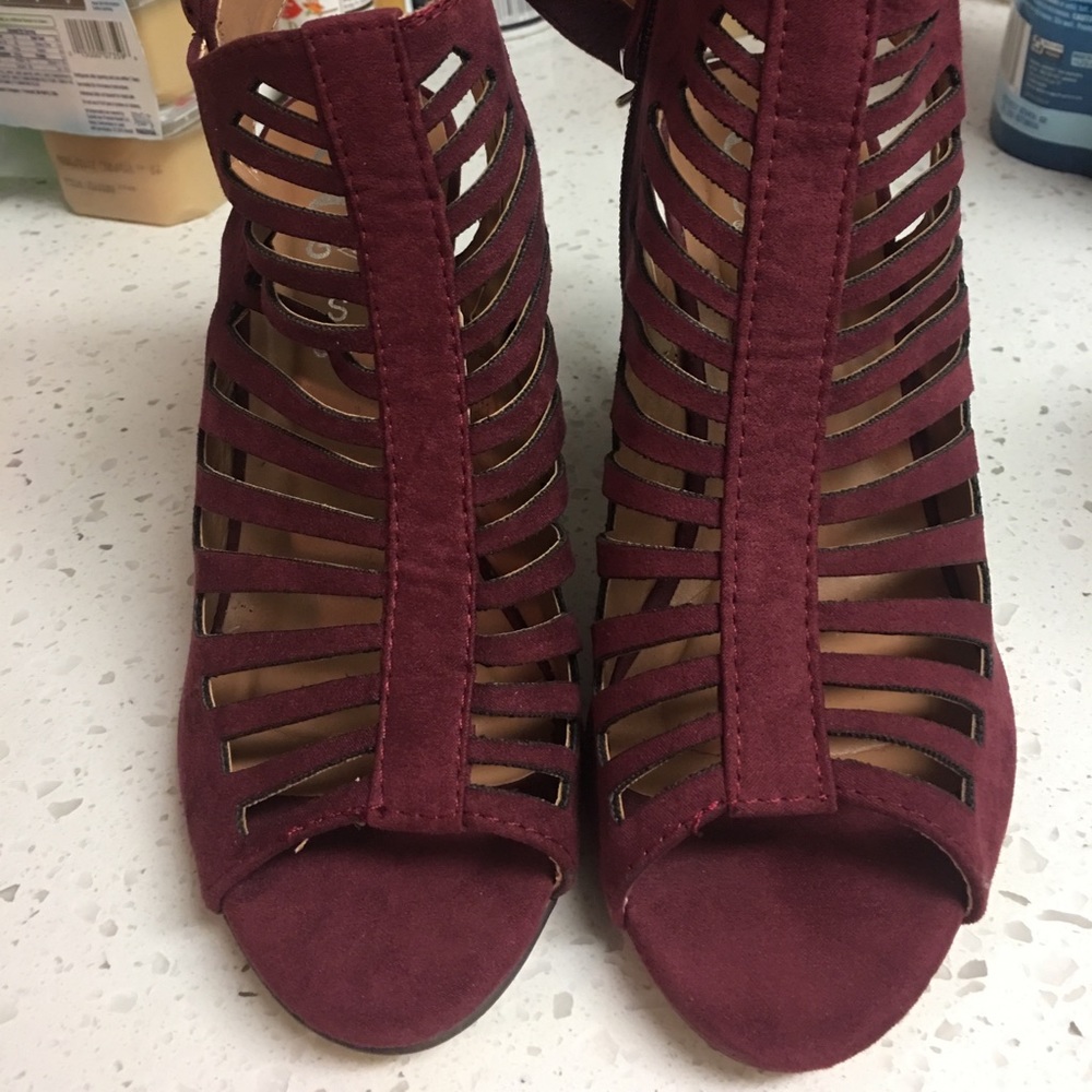 Size sm 6/7 wine colored booties