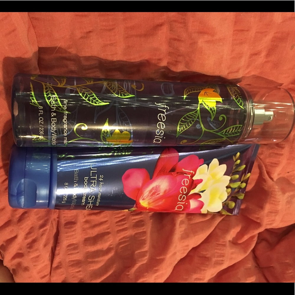 bath and body works freesia set