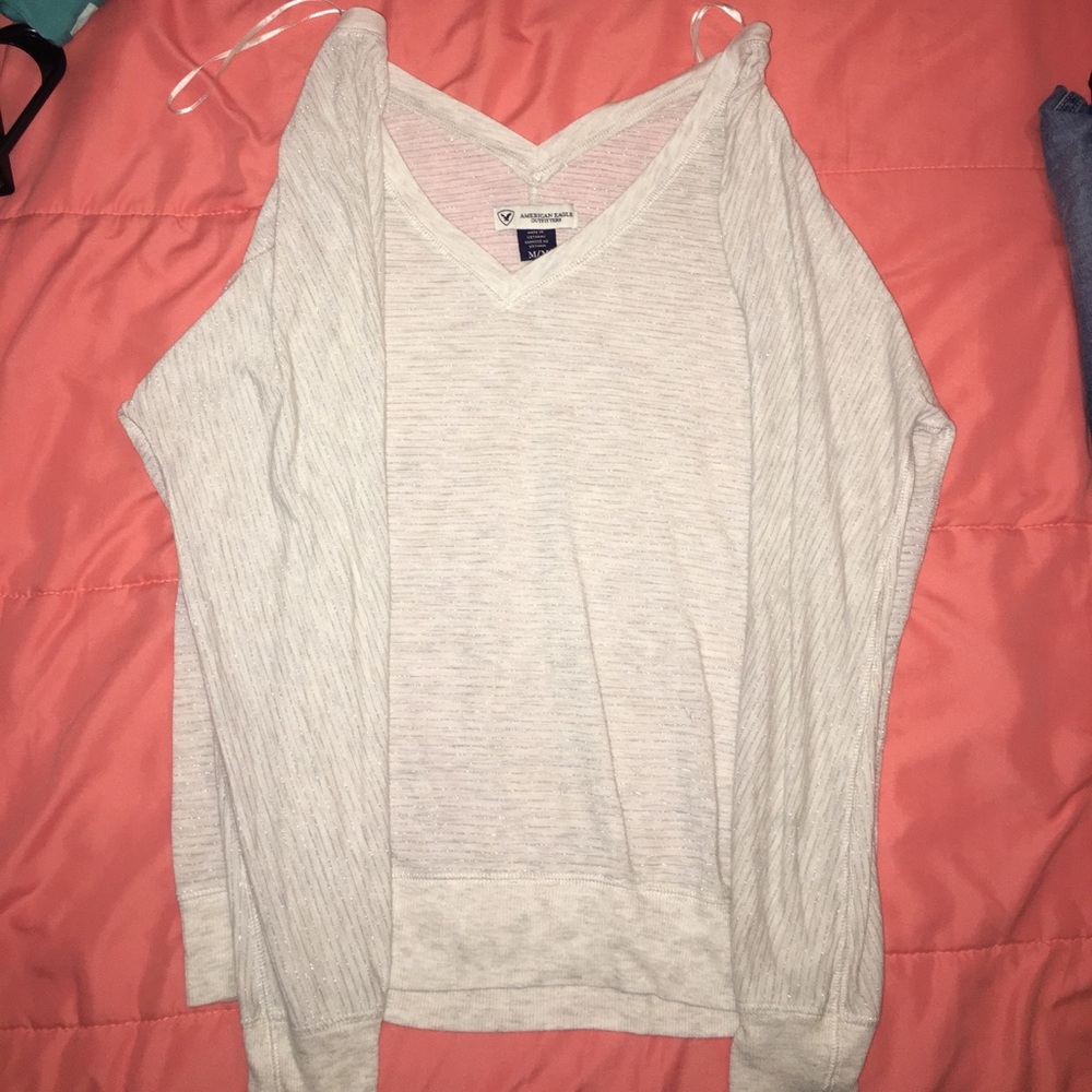 American Eagle Long-sleeve v-neck