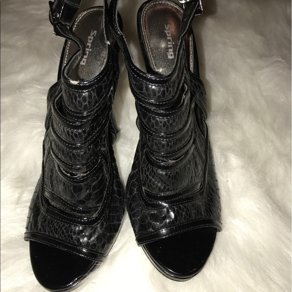Ladies super cute black shoe 👠 size 9