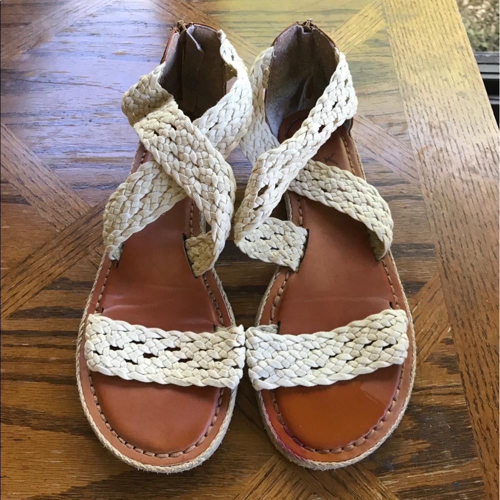 American Eagle Sandals