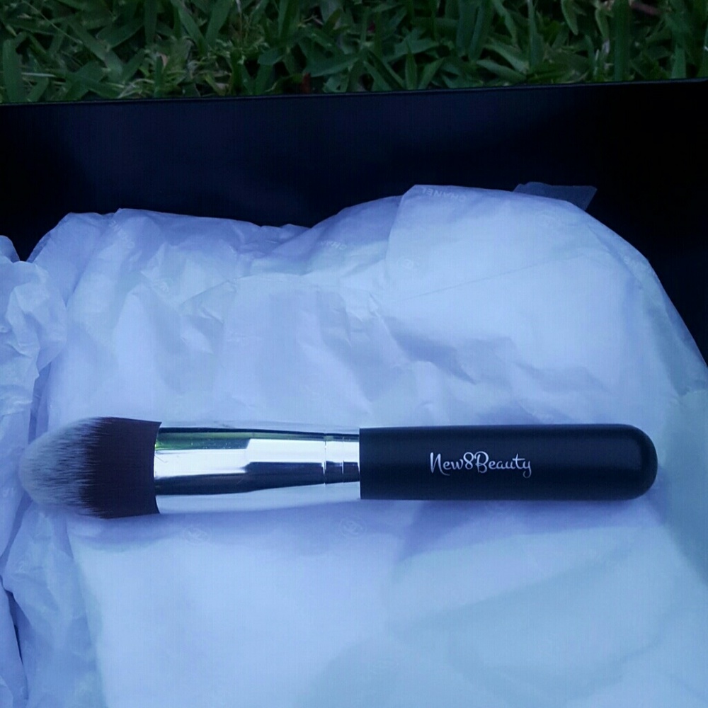 Concealer contouring kabuki brush
