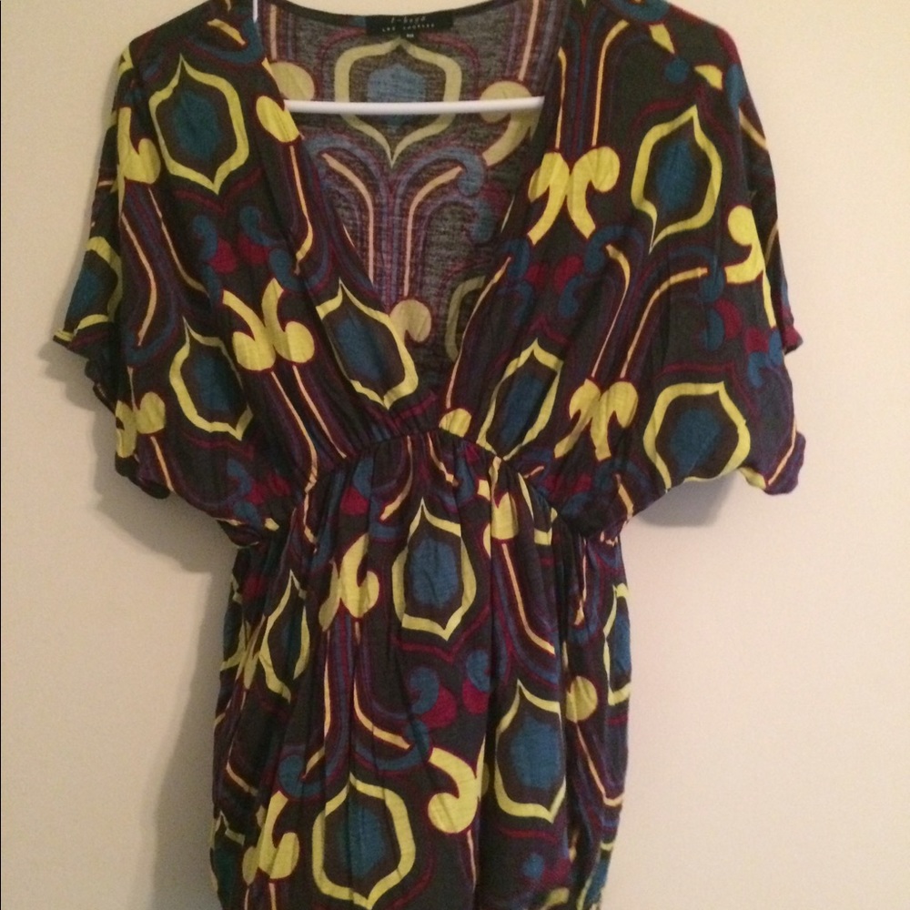  T-Bags V Neck Shirt - CUTE! - Size Small