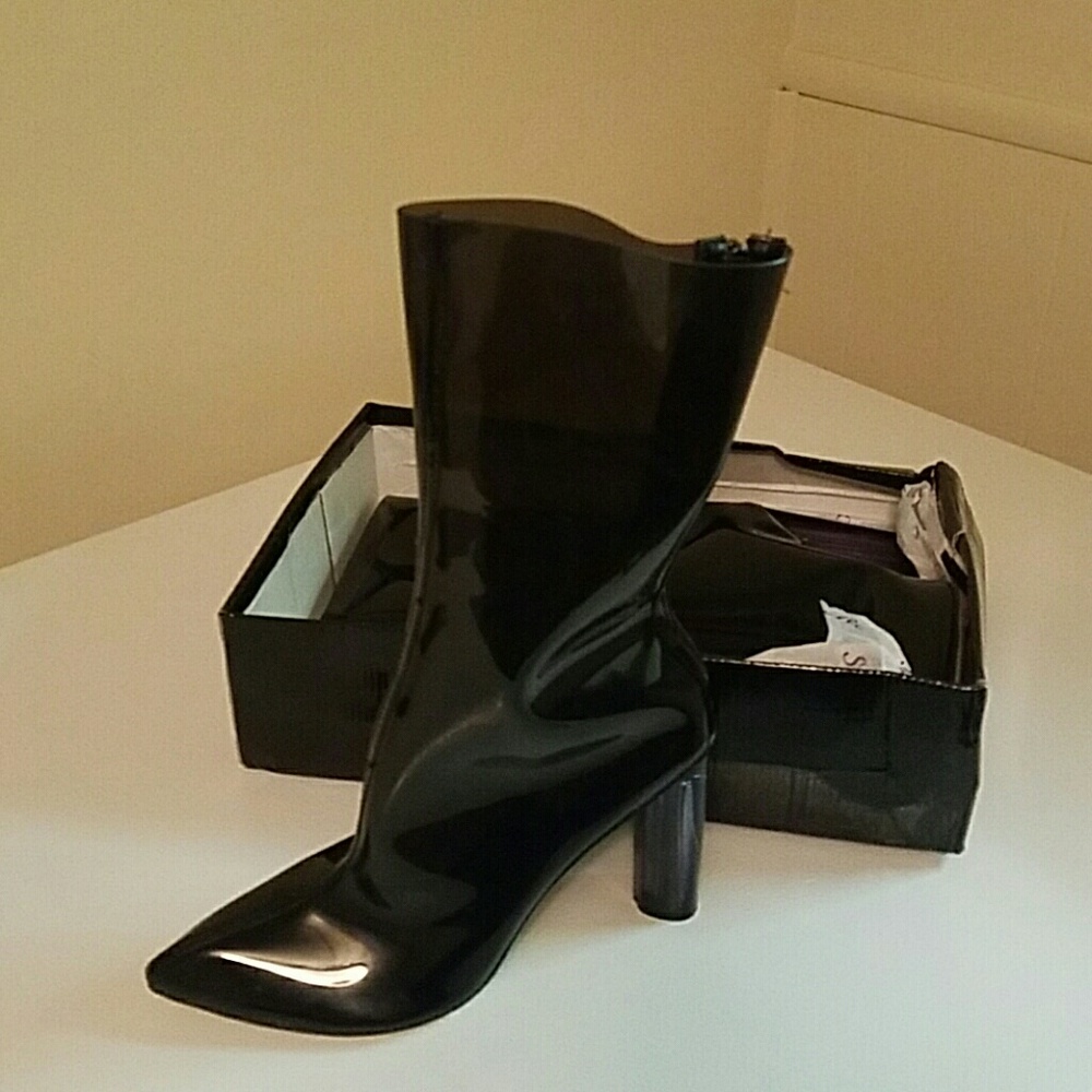 Transparent black boot - Picture 2 of 2