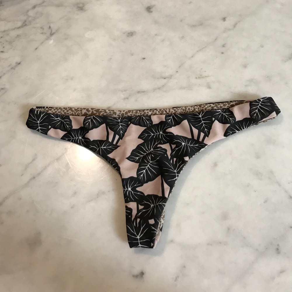 Acacia black elephant hookipa bottom M