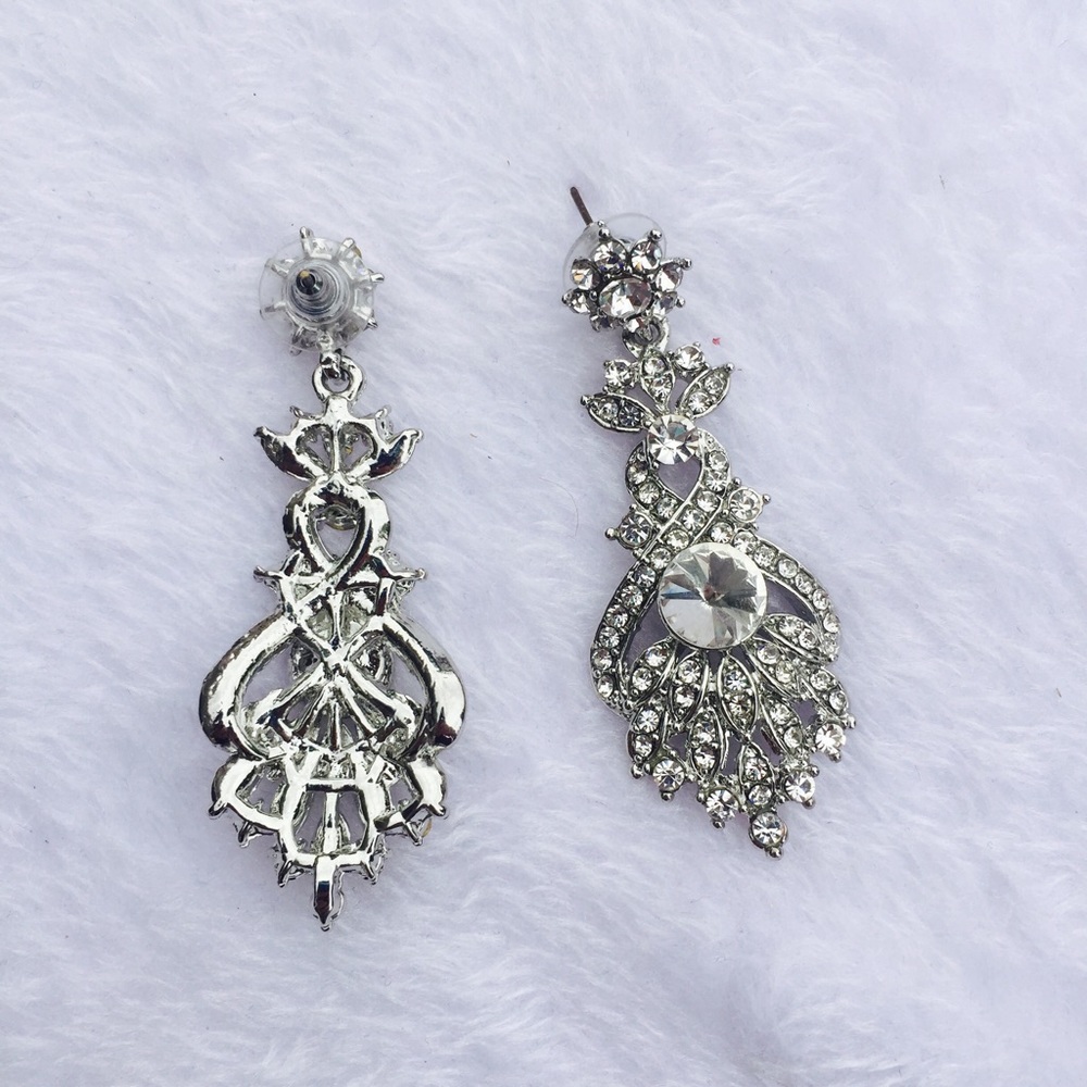 Stylish costume earrings - Picture 2 of 2