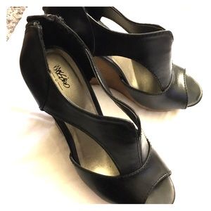 Mossimo Black and Tan peep toe wedges