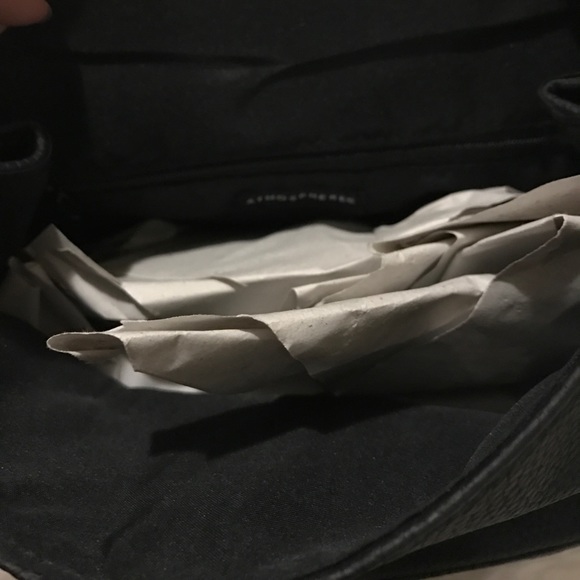 💥FINAL Sale: Black/Rose Gold zip around backpack - Picture 6 of 8