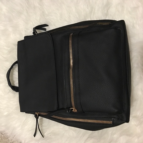 💥FINAL Sale: Black/Rose Gold zip around backpack - Picture 7 of 8