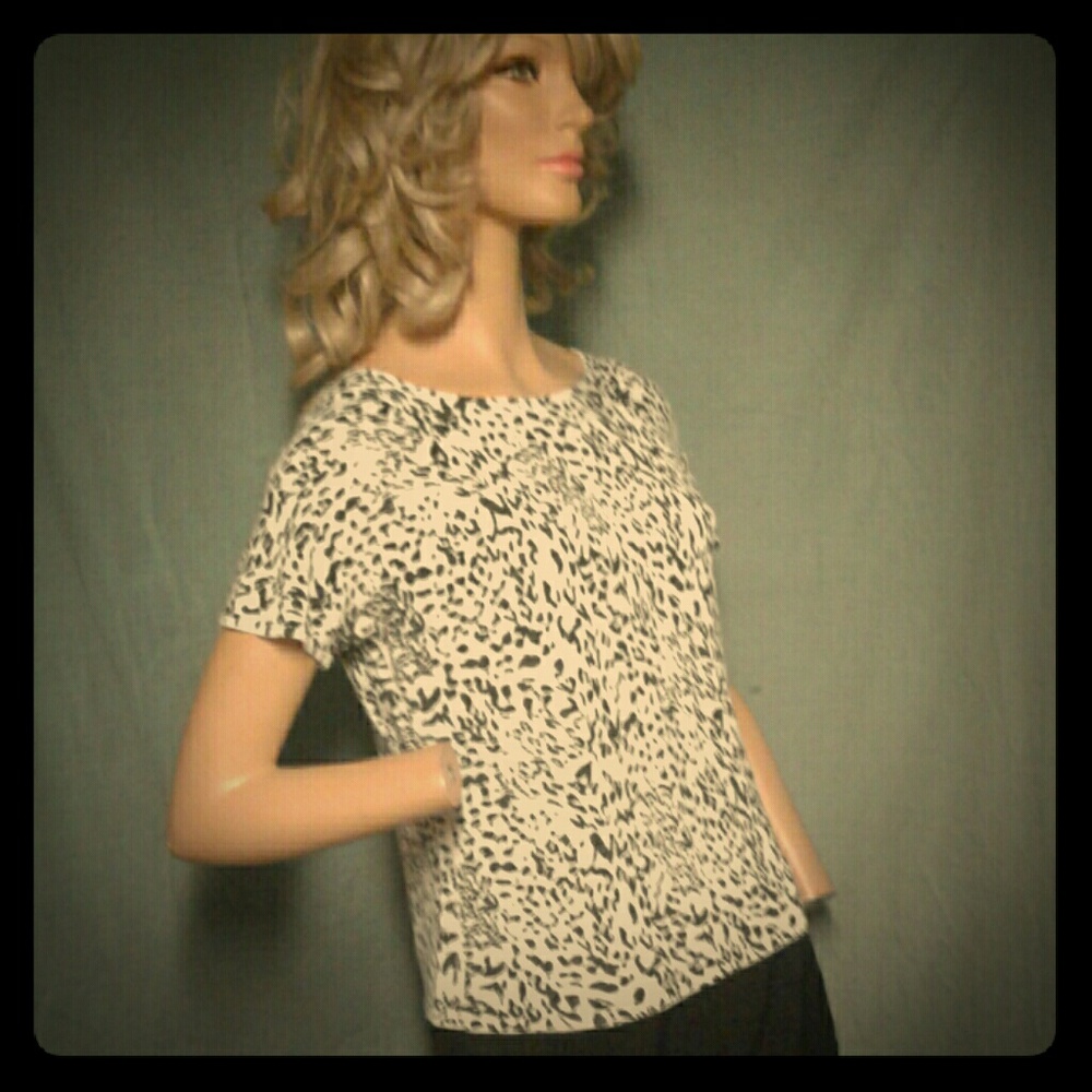 Black and White Animal Print Short Sleeve Sweater