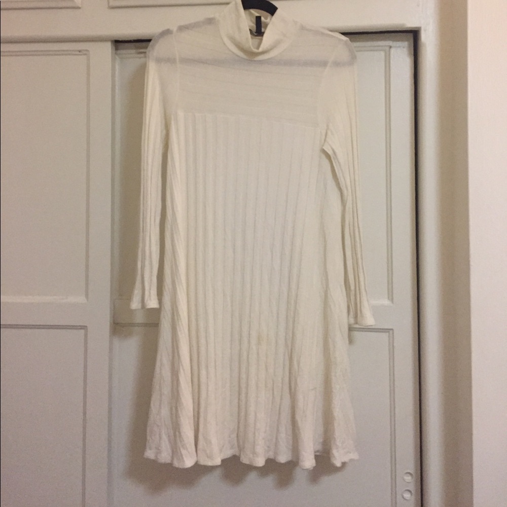 BCBG MAX AZRIA | White Long Sleeved Dress