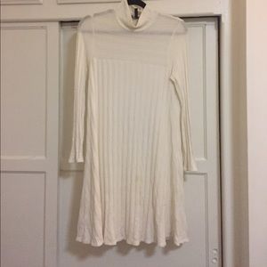 BCBG MAX AZRIA | White Long Sleeved Dress
