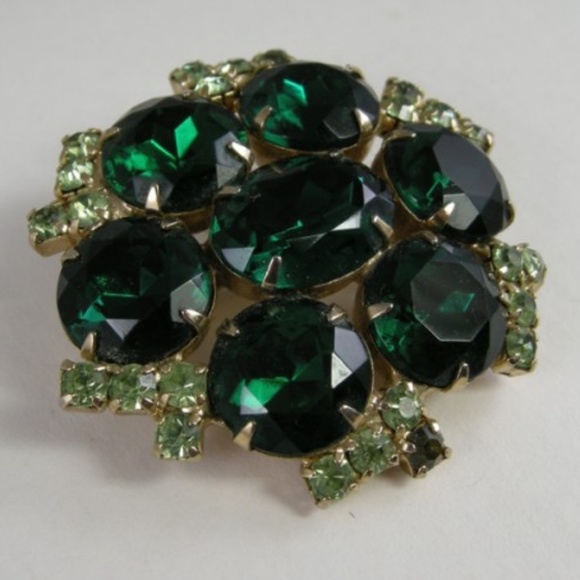Vintage round broochlarge emerald rhinestones