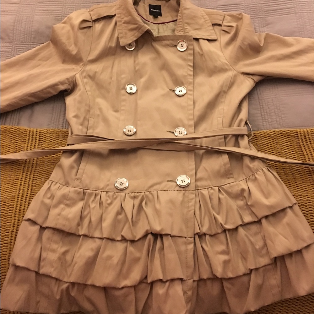 The most adorable & statement making trench coat!