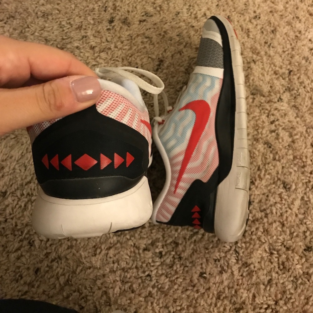 Nike Frees - Picture 2 of 3