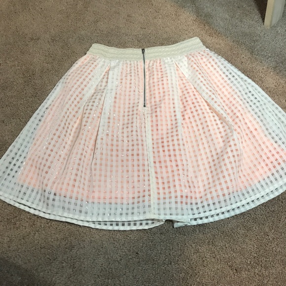 Cute skirt - Picture 2 of 3