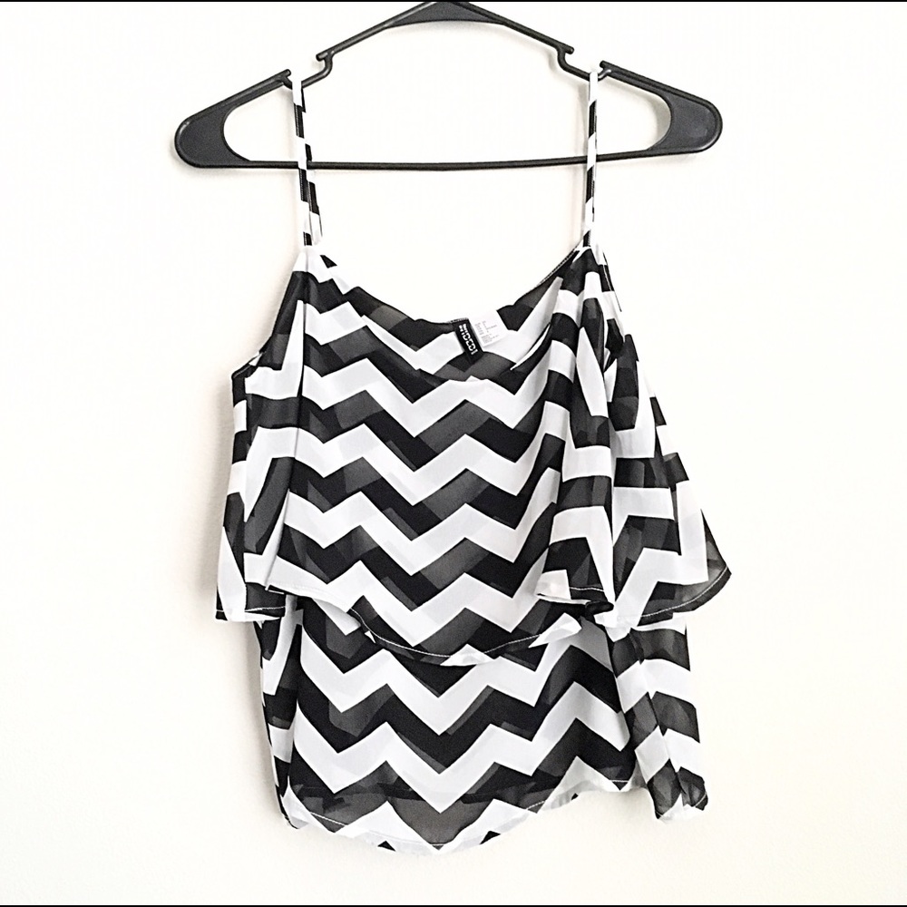 🎀SOLD🎀 B&W Chevron Cami