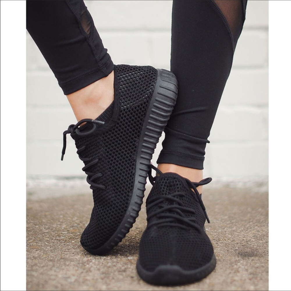 Amalia uber comfy sneakers Black !