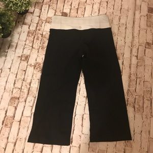 Lululemon cropped pants 🔴