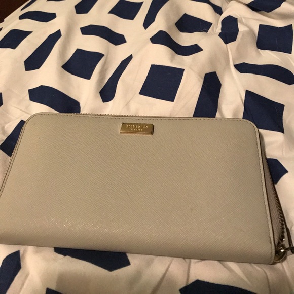 Authentic Kate Spade Wallet - Picture 1 of 2