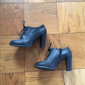 Black Simple Oxford Heel