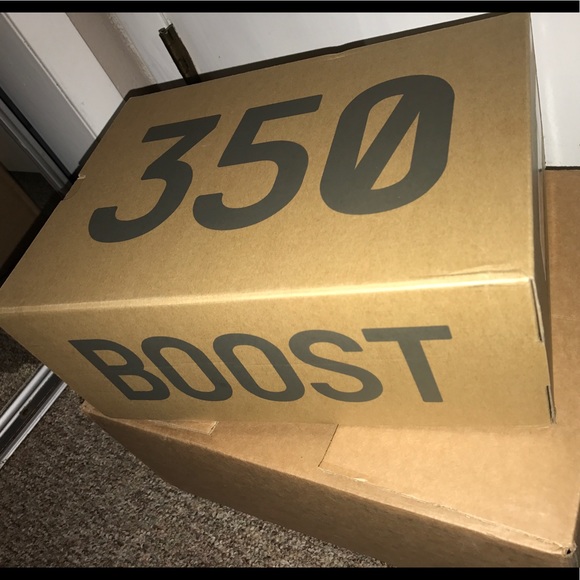 Yeezy boost 350 v2 \'Cream White\'