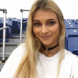 Meet your Posher, Abigail