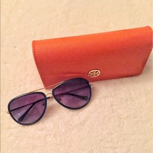 Tory Burch! Dark blue aviator sunglasses 💙