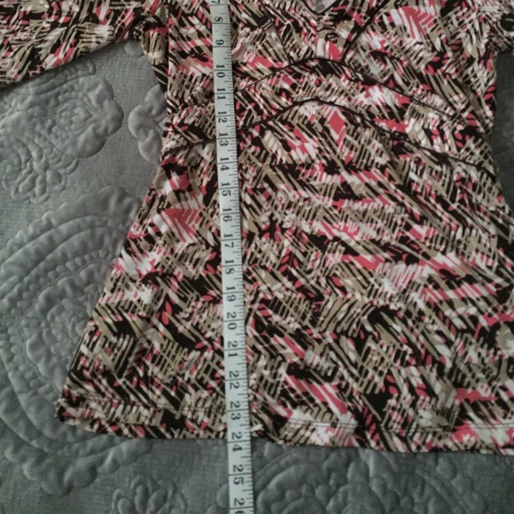 3 x $20 Ann Taylor Cute Top, Multi Color. - Picture 4 of 8