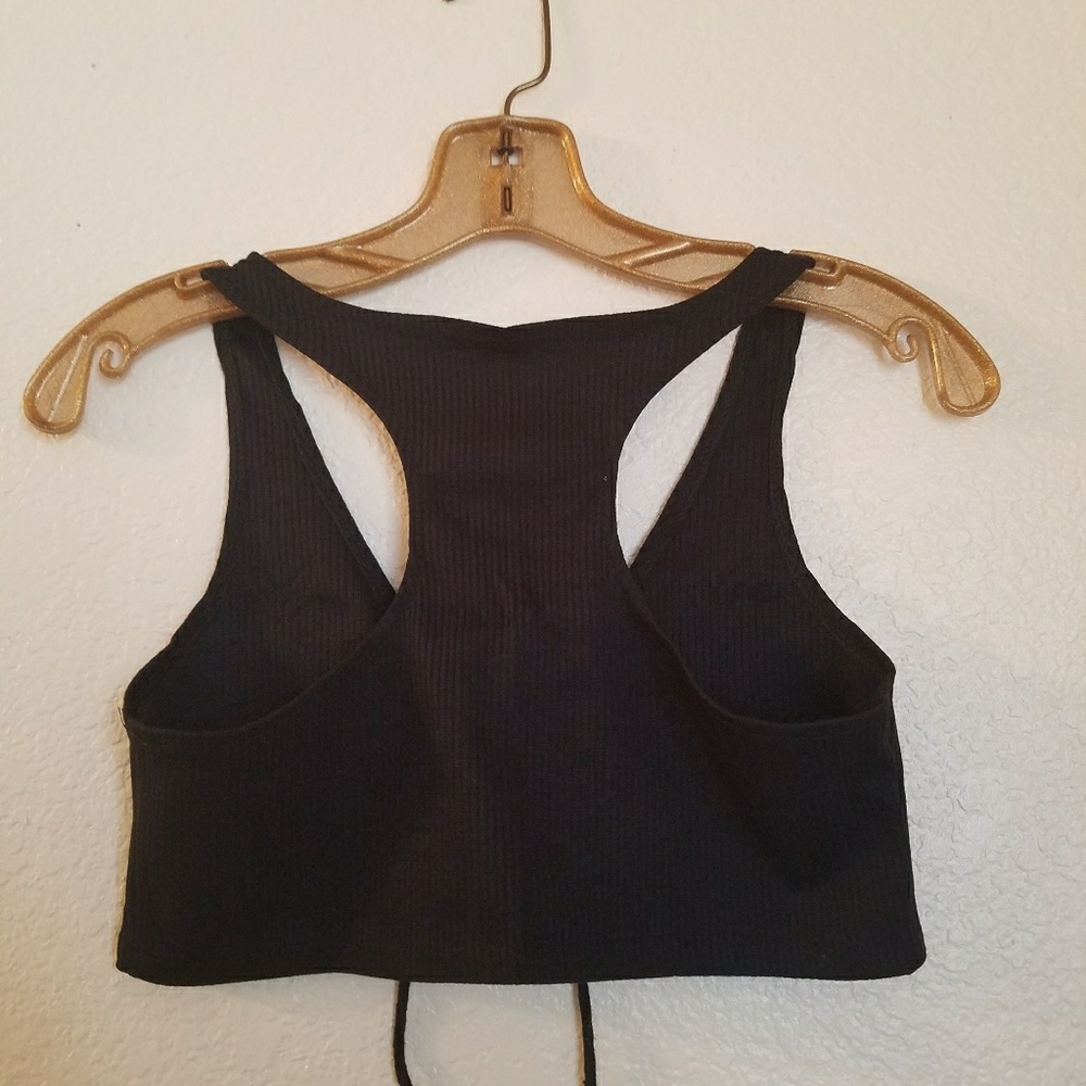 Black rose embroidered crop top - Picture 3 of 4