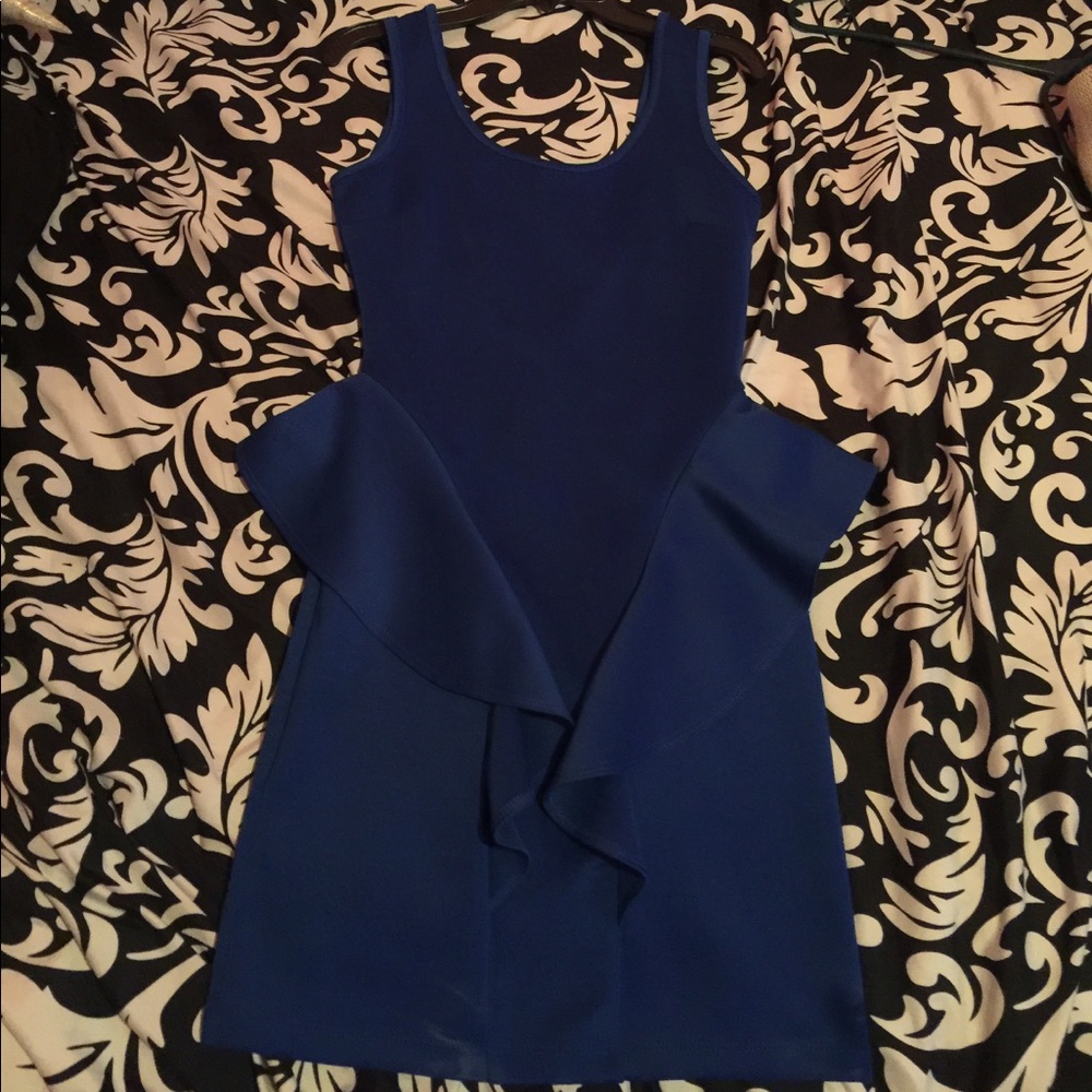 Short blue dress