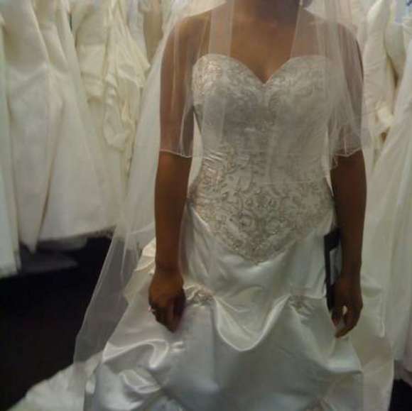 Allure Bridals Dresses & Skirts - Beautiful Never Been Worn Wedding Dress