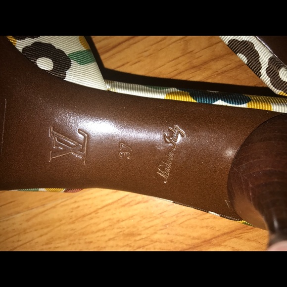 Authentic Louis Vuitton sandal. - Picture 3 of 4