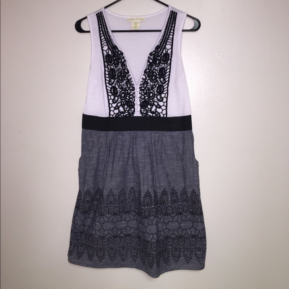 Black/ white sleeveless sundress