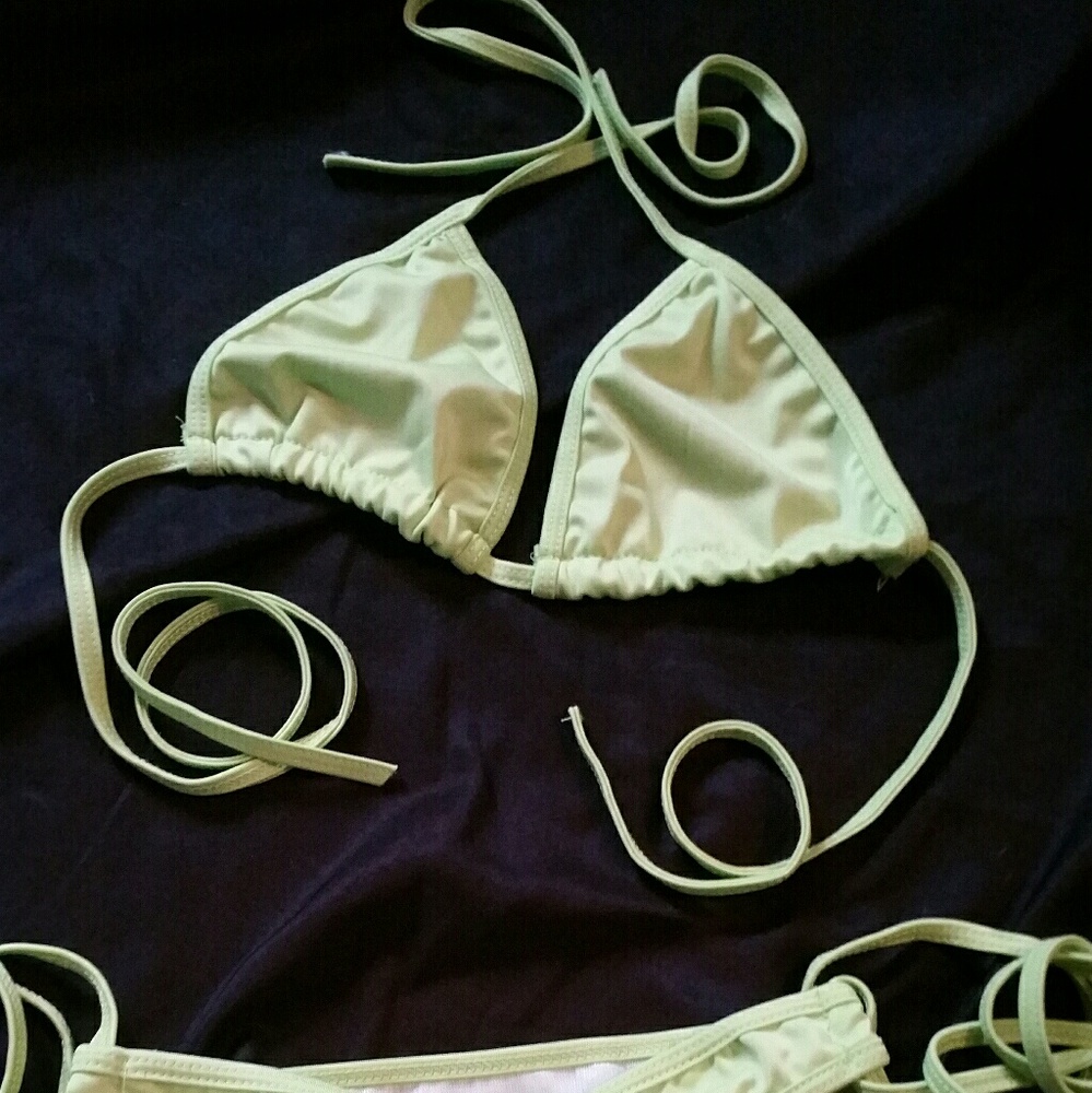 Bikini - Picture 2 of 3