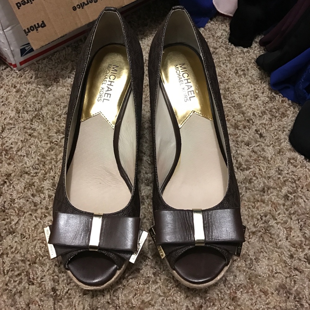 Michael kors pumps