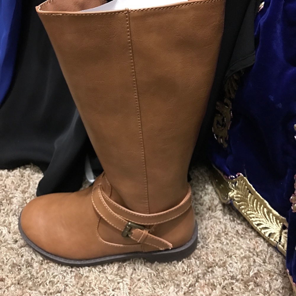 Girls boots