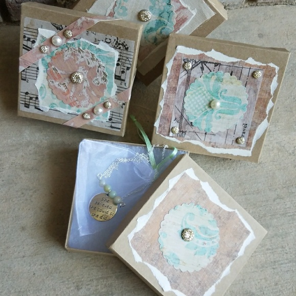 "She Believed She Could" Styrke Necklace - Picture 2 of 4