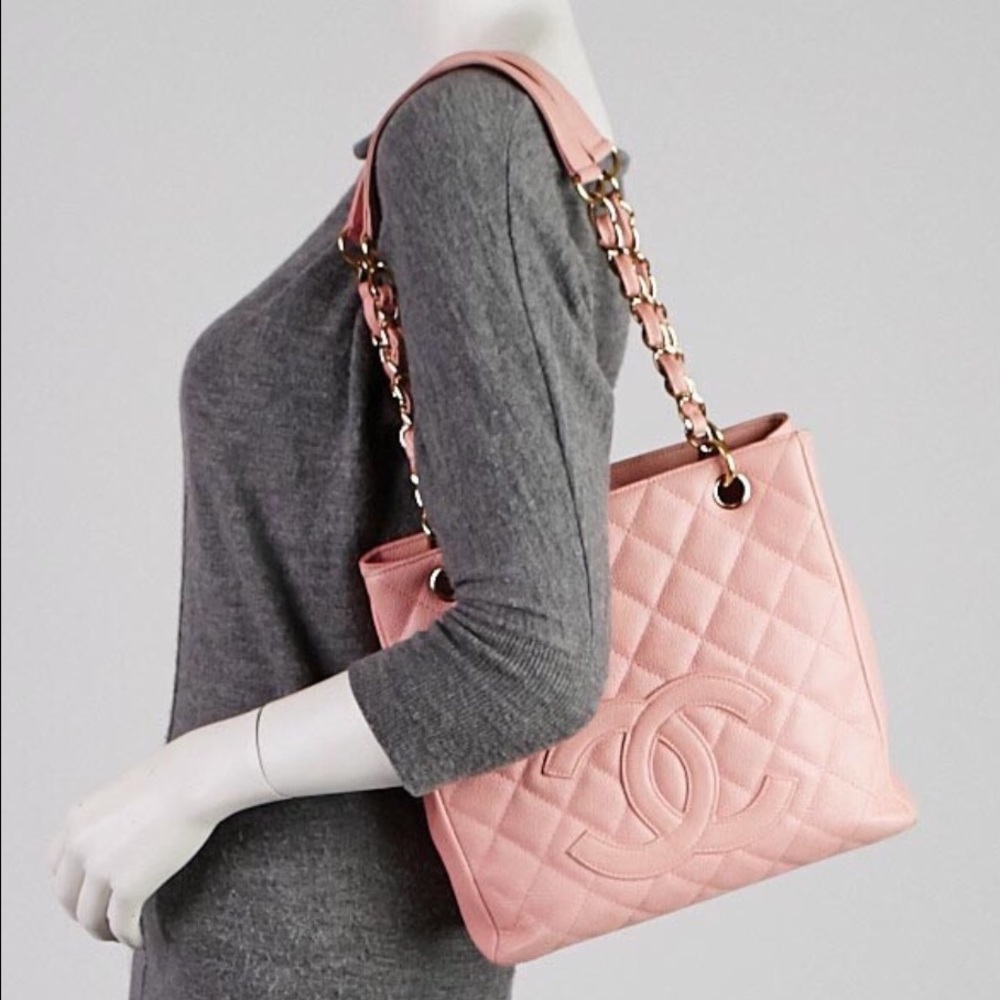 SOLD SOLD SOLD Auth Chanel petite shopper - Picture 2 of 8