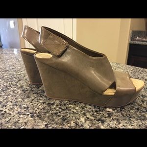 Tan Kenneth Cole wedges, 7.5