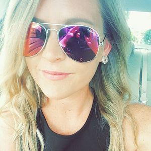 Meet your Posher, Jenn