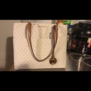 Authentic Michael KORS tote.