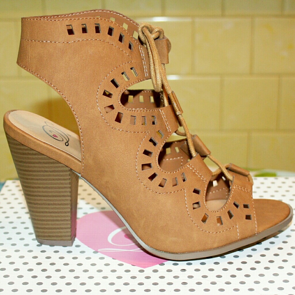 TAN Laser Cut Lace-Up Caged Open Toe Booties NIB - Picture 3 of 8