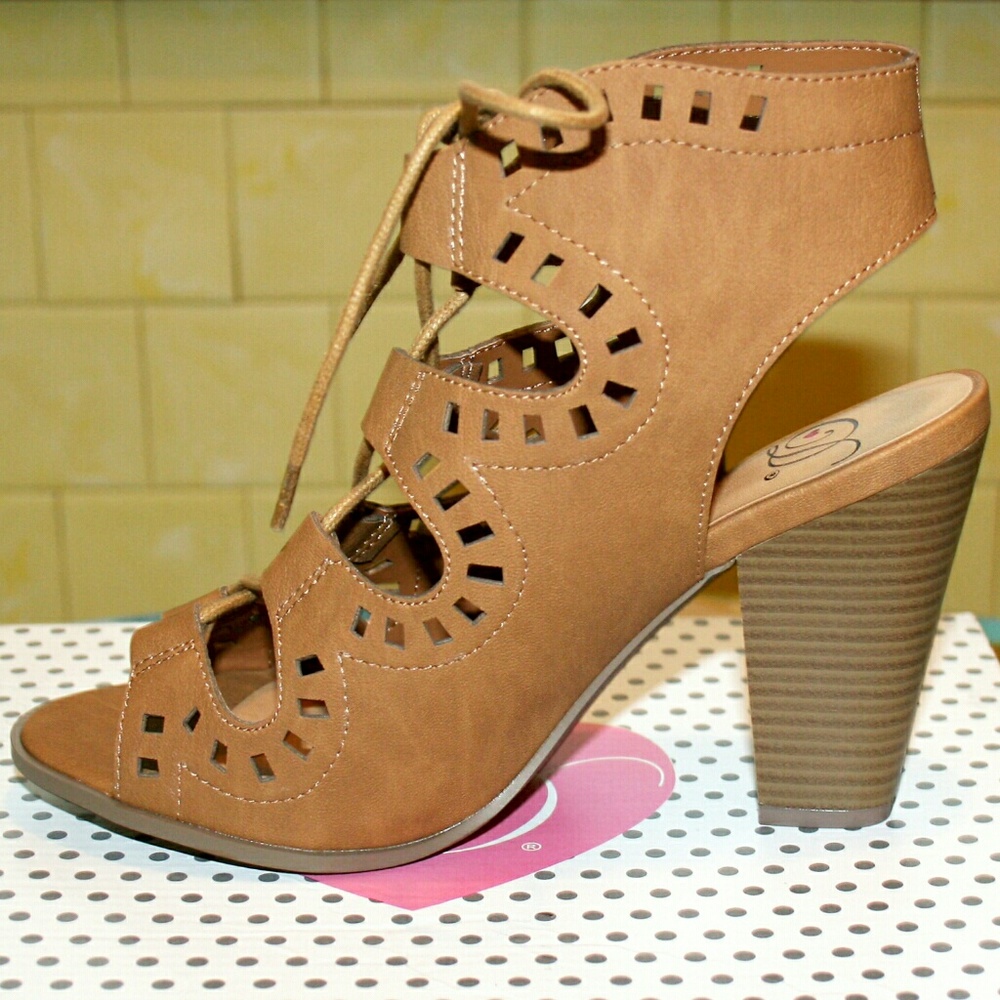 TAN Laser Cut Lace-Up Caged Open Toe Booties NIB - Picture 4 of 8