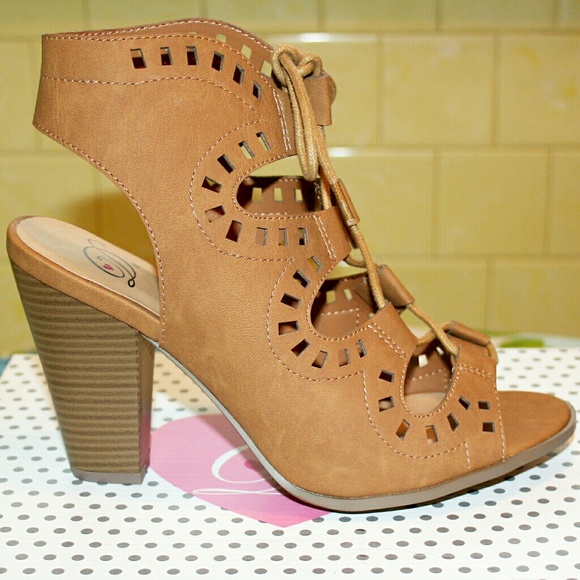 TAN Laser Cut Lace-Up Caged Open Toe Booties NIB - Picture 3 of 8