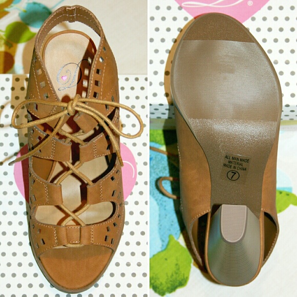 TAN Laser Cut Lace-Up Caged Open Toe Booties NIB - Picture 5 of 8