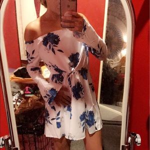 Off shoulder flowery dress. Perfect for summer!