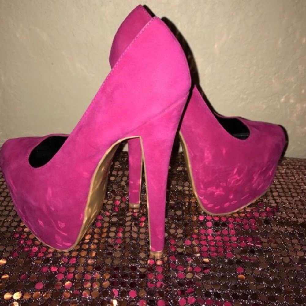 Pink High heels you must be a stiletto walker 💃🏽