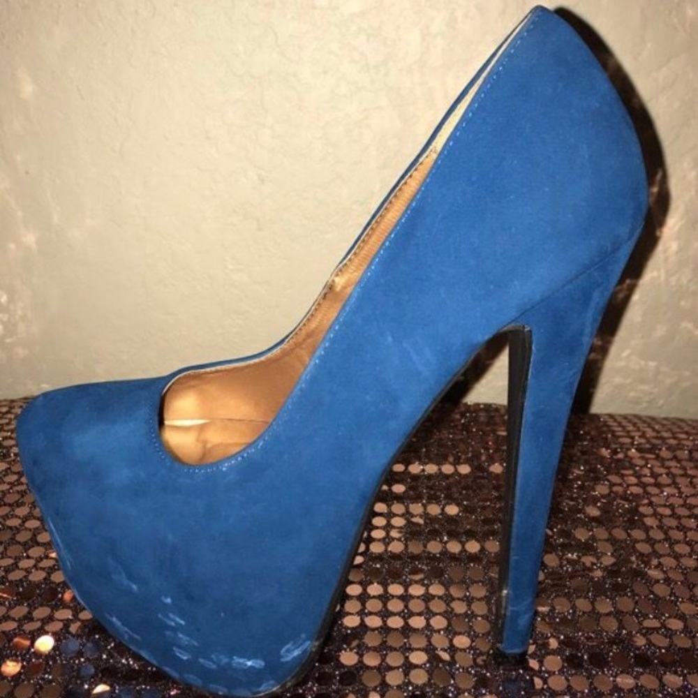 Deep aqua blue high heels 😍❤👌🏽
