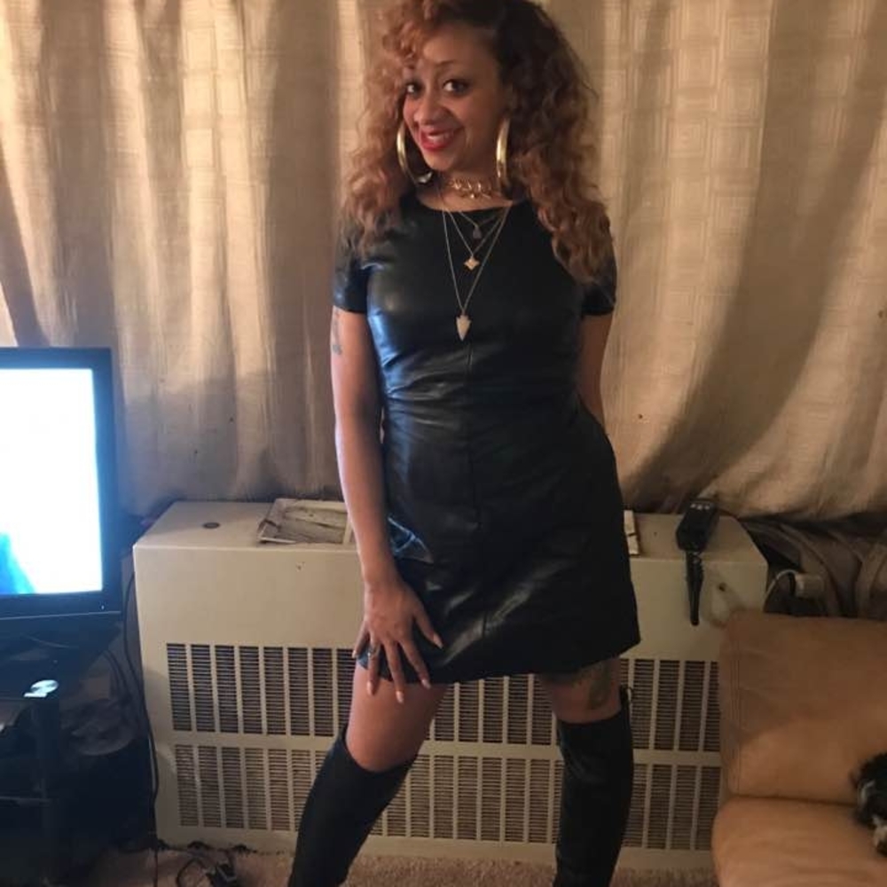 Meet your Posher, Ebony